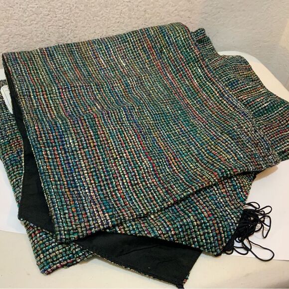 Park B. Smith 72" Table Runner and 4 placements 100% silk - Picture 6 of 14